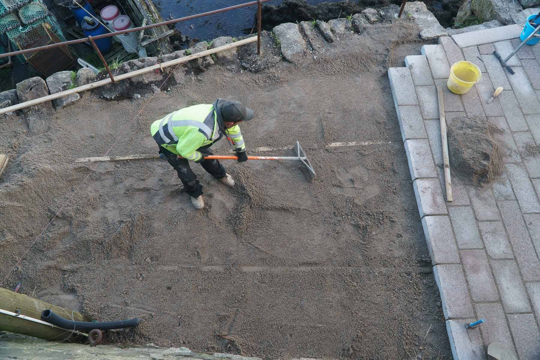 Final grit bed prepping